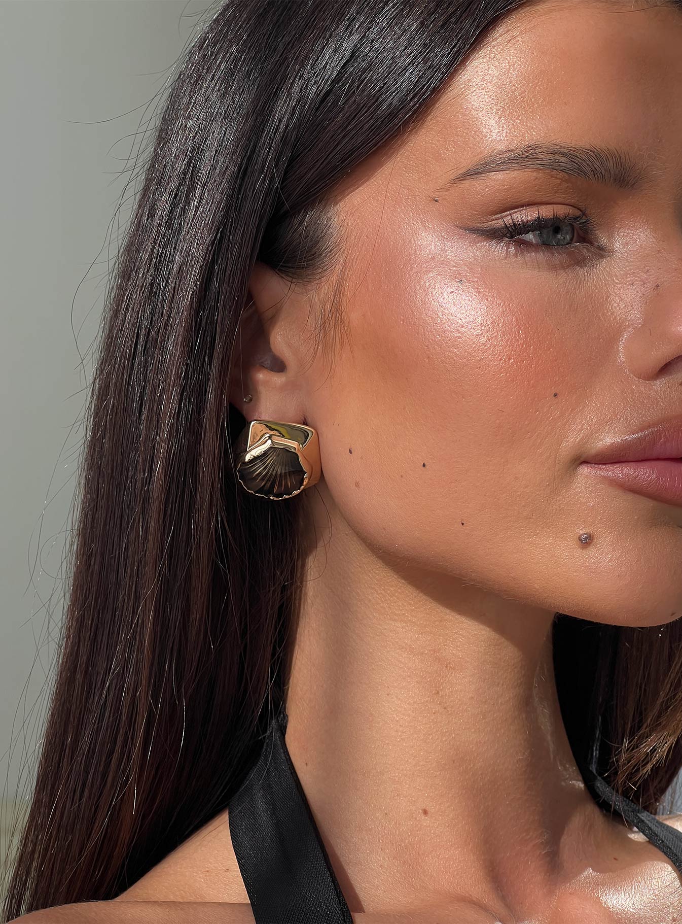 For The Thrill Shell Earrings Gold Brown