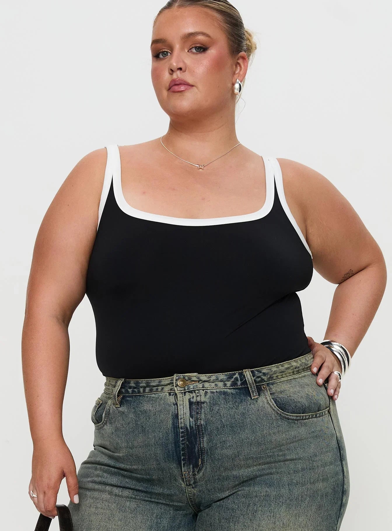 Astrea Bodysuit Black White Curve