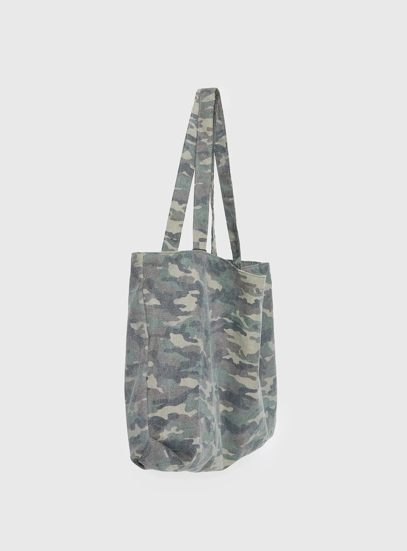 Smolder Tote Bag Camo