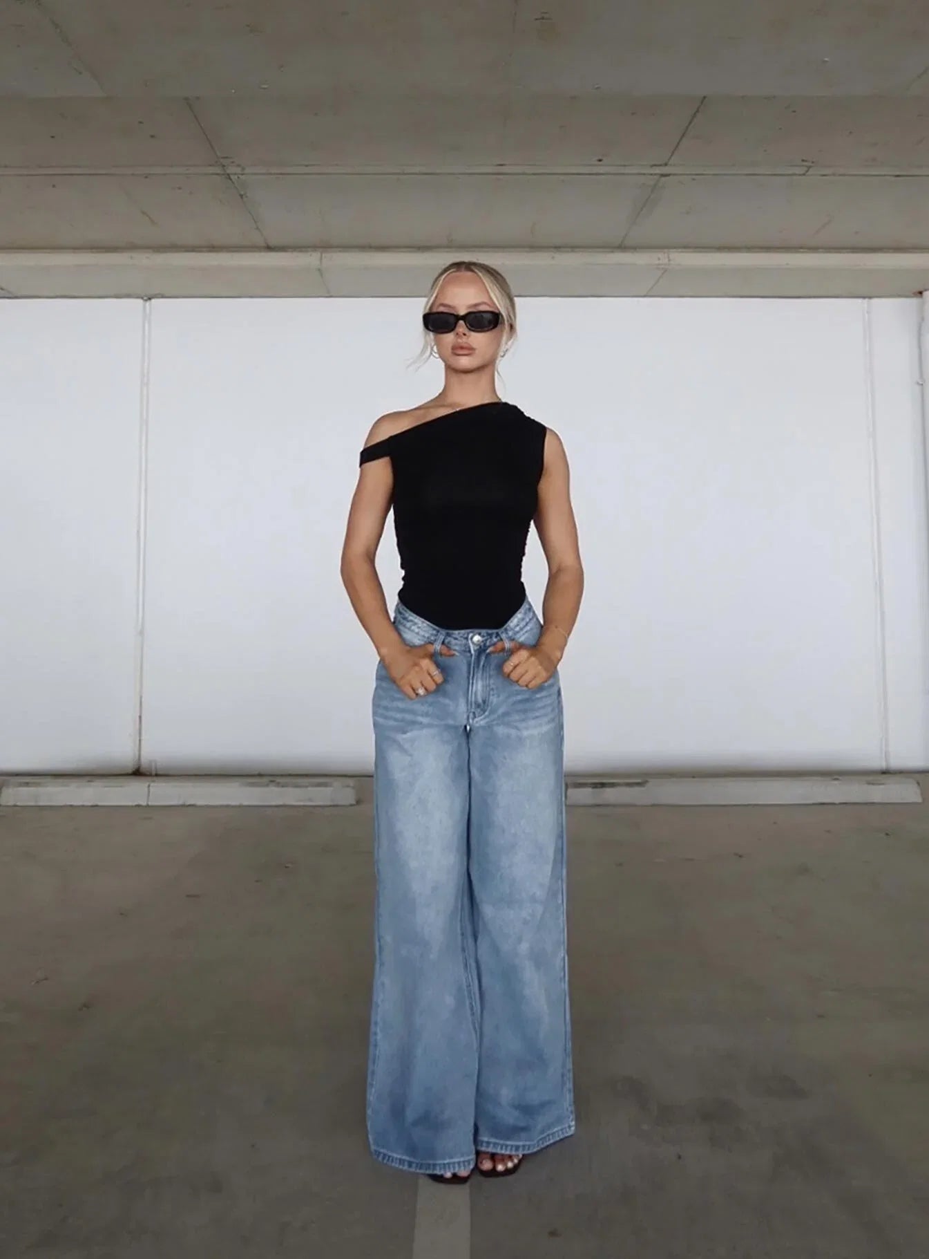 Naylor Mid Rise Wide Leg Jeans Light Blue Wash