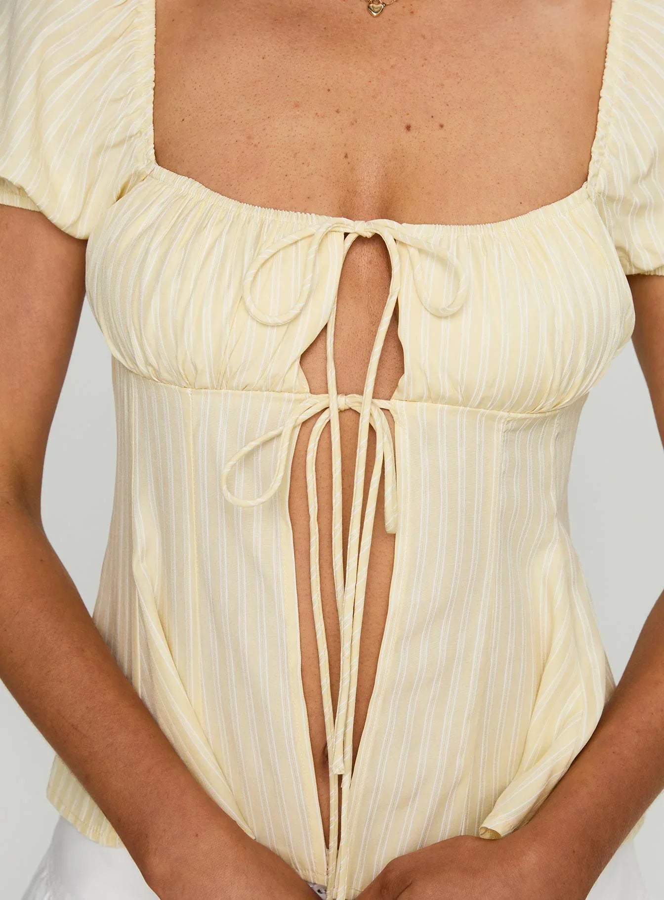 How To Fly Tie Detail Top Yellow
