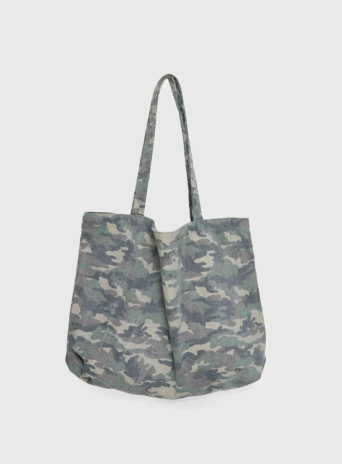 Smolder Tote Bag Camo