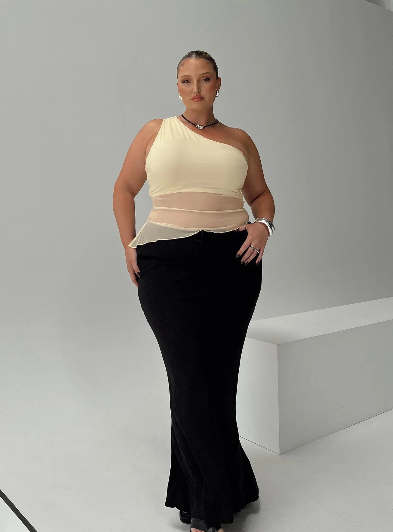 Gilda Asymmetric Top Cream Curve