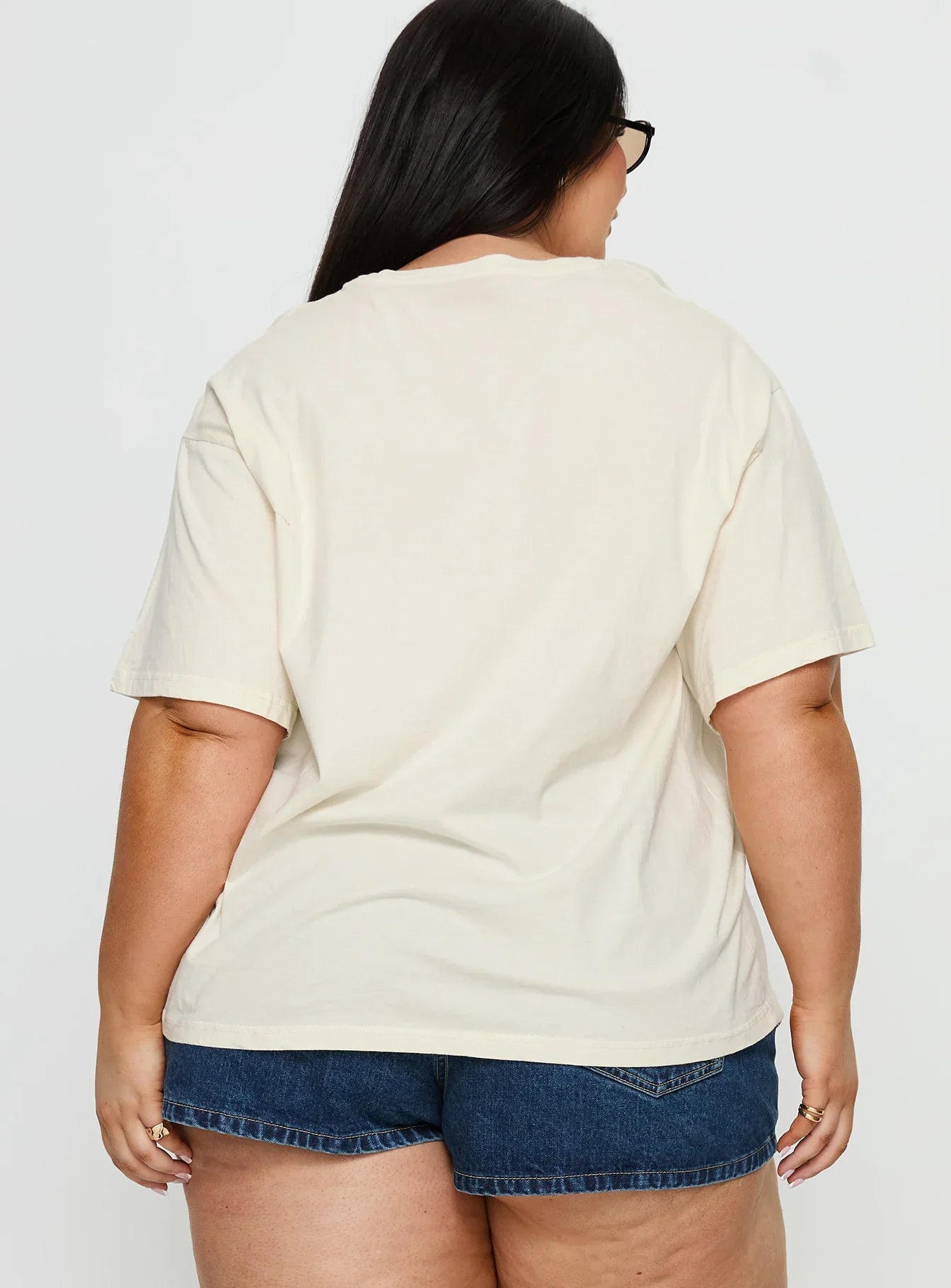 Cherrie Amore Oversized Tee White Curve
