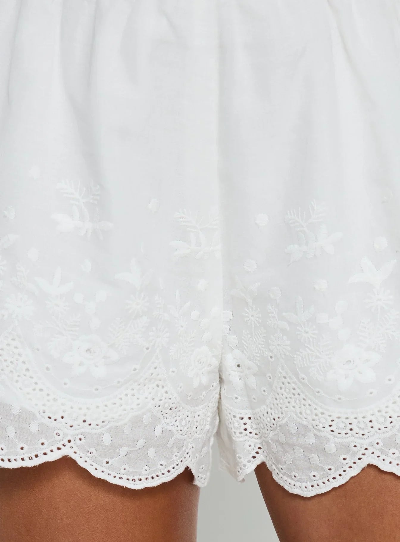 Madison Avenue Embroidered Detail Shorts White