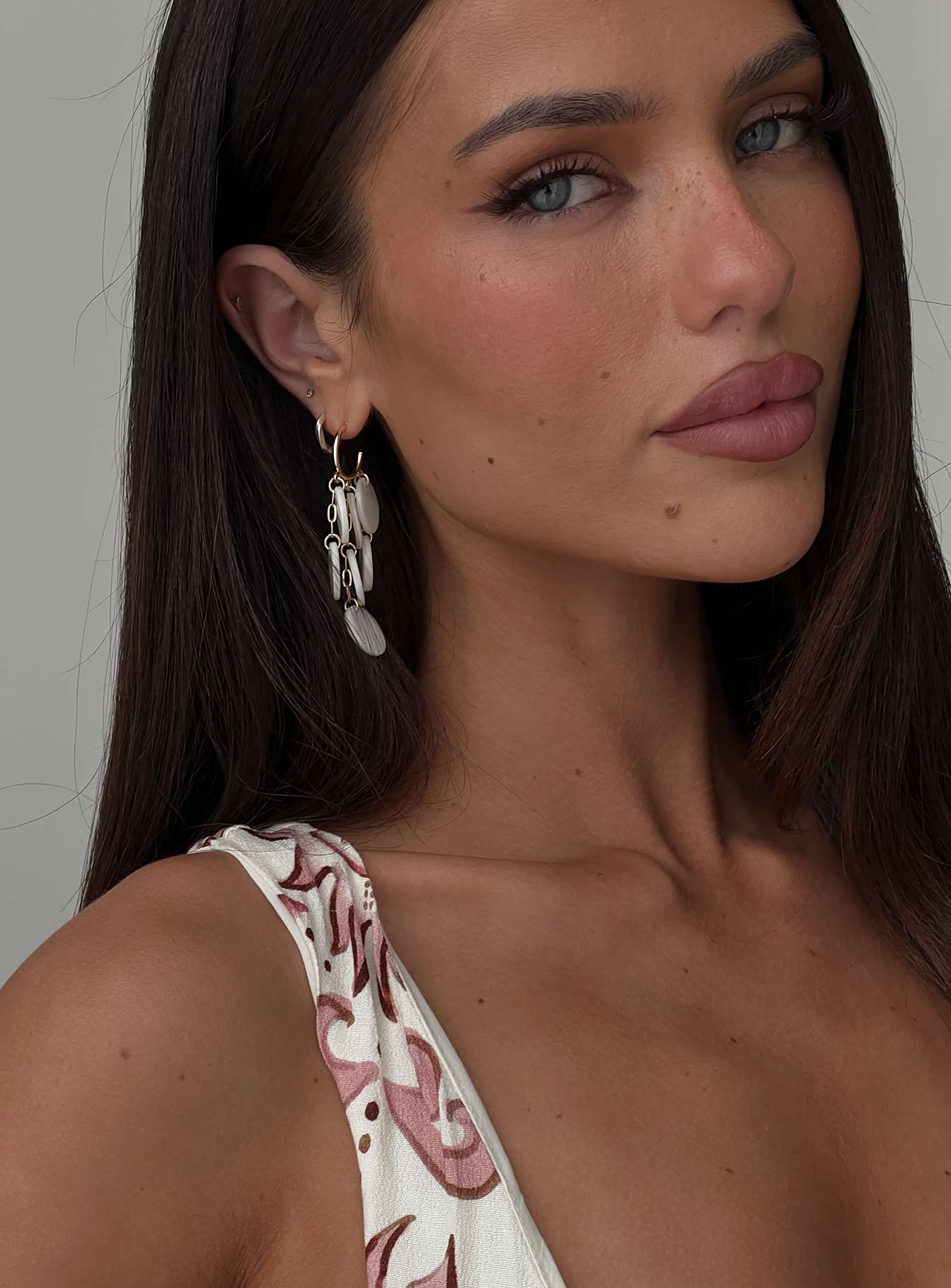 Elizabette Shell Earrings White