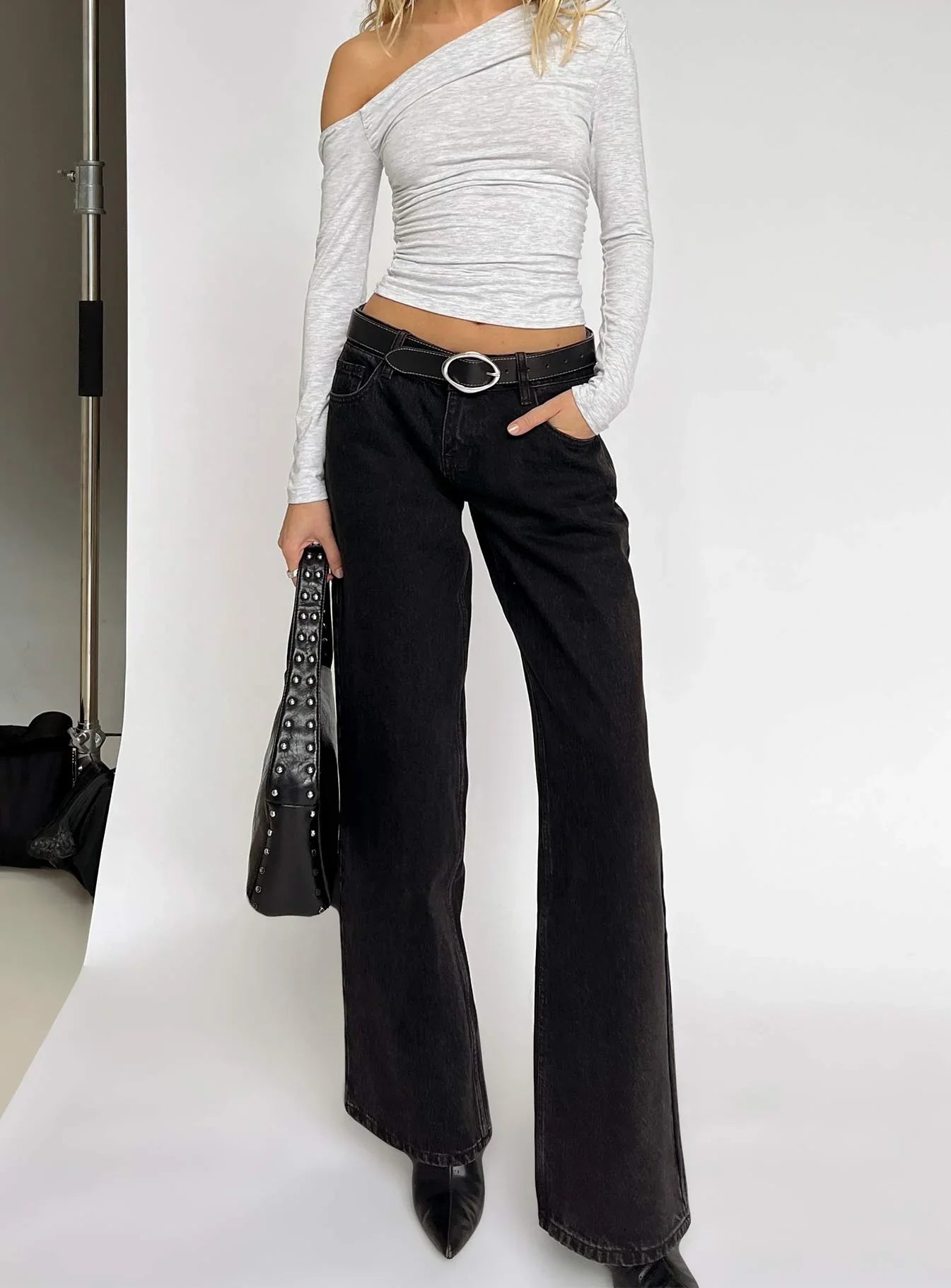 Ellanor Low Rise Straight Leg Jean Washed Black