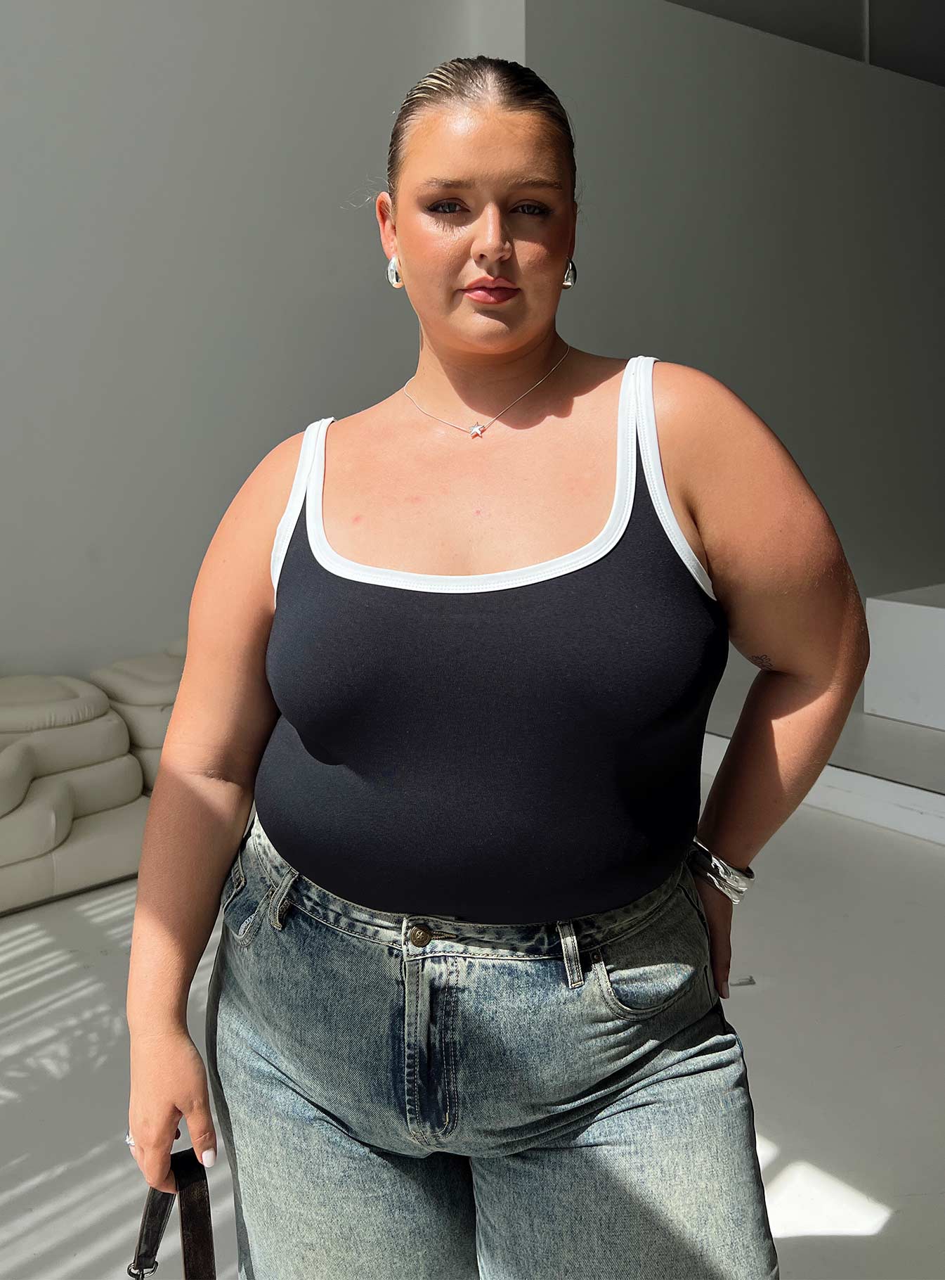 Astrea Bodysuit Black White Curve