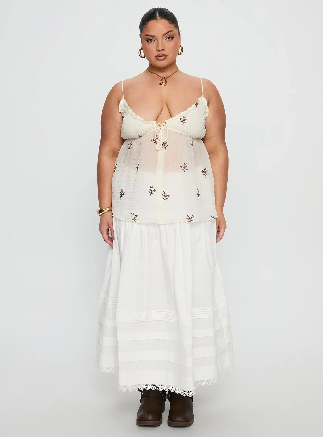 Cinnamon Embroidered Top Cream Curve
